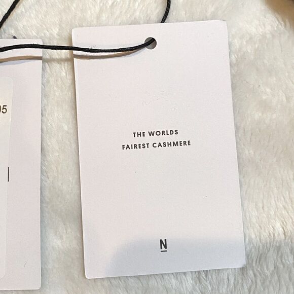 Naadam Black & Plum Wool/Cashmere Blend Animal Jacquard V-neck Sweater Small NWT - Picture 6 of 10